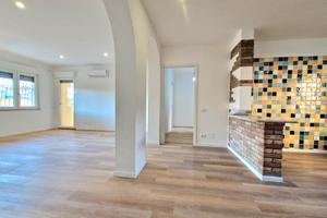 Ampio trivano ristrutturato in via De Pretis