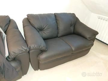 2 divani pelle nera
