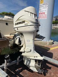 Barca a motore con possibilità di posto barca