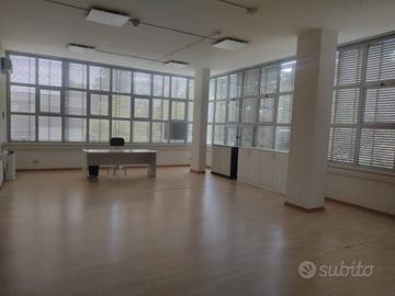 Immobile di 225 m² a Modena