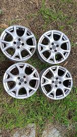 Cerchi in lega e gomme Alfa Mito