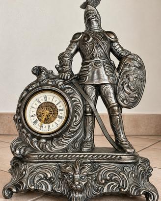 Orologio vintage Cavaliere medievale in peltro