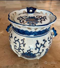 Vaso in finissima porcellana Vintage.