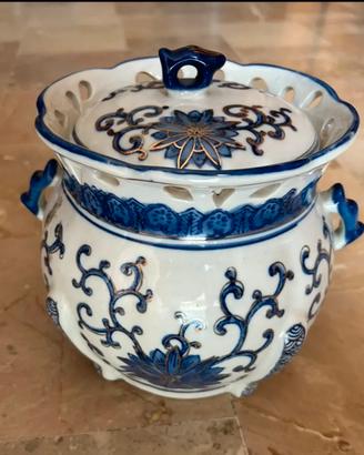 Vaso in finissima porcellana Vintage.