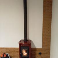 Stufa a legna Nordica Gaia ceramica e ghisa