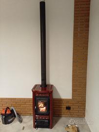 Stufa a legna Nordica Gaia ceramica e ghisa