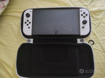 NINTENDO SWITCH OLED BIANCA