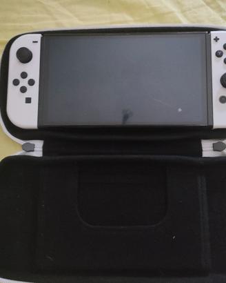NINTENDO SWITCH OLED BIANCA