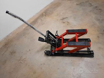 Carrello sollevatore per moto
