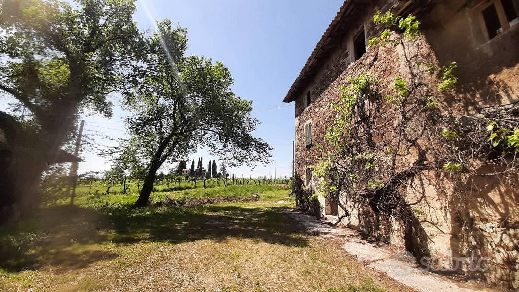 Rustico / Casale di 900 m² con più di 5 locali a M - Vista 5