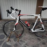 Bicicletta -strada-pinarello-carbonio-60