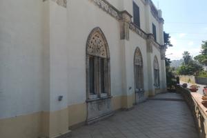 Appartamento stile castello ampio balcone-giardino