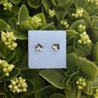 Orecchini fiore a lobo