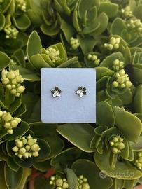 Orecchini fiore a lobo