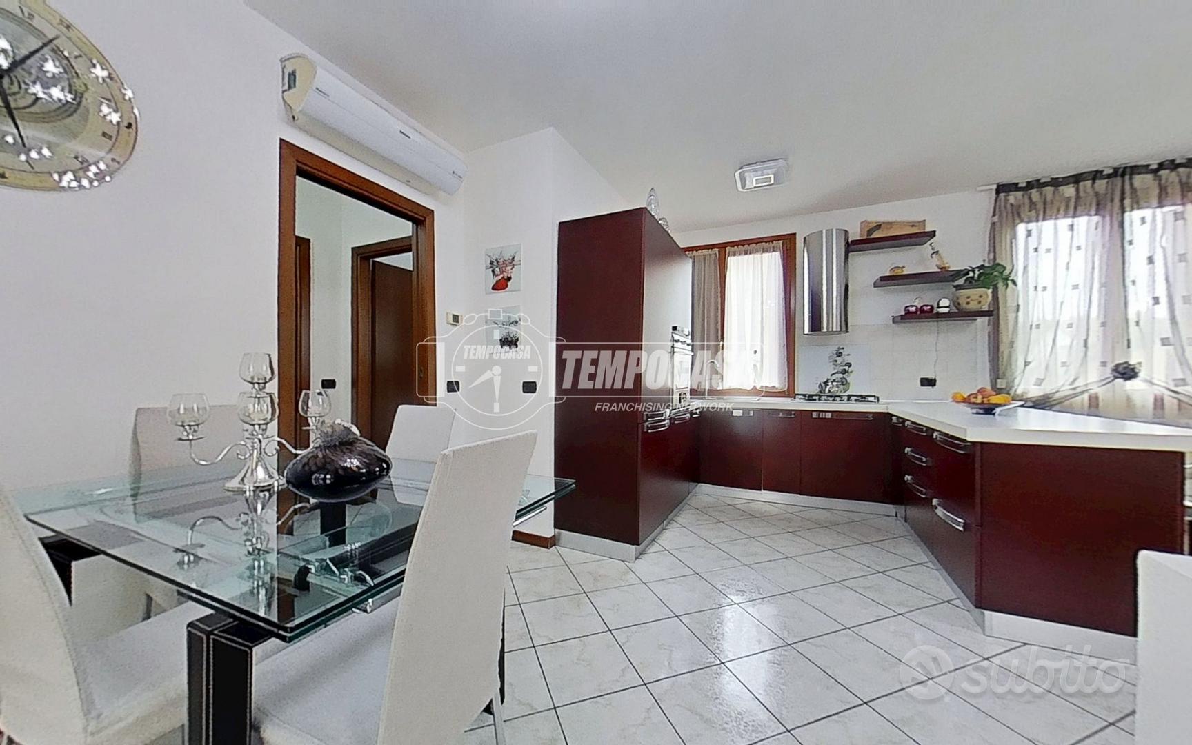 AMPIO TRILOCALE CON TERRAZZO, BOX E CANTINA! - Vista 3