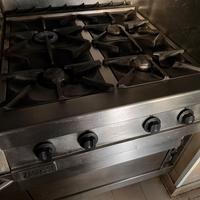 Cucina a gas professionale 4 fuochi con forno