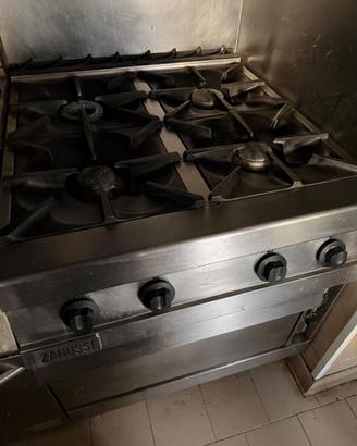 Cucina a gas professionale 4 fuochi con forno