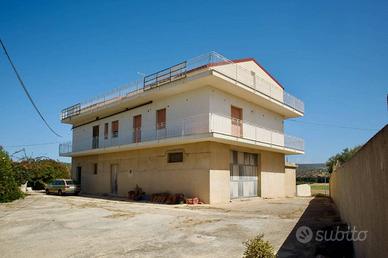 Villa di 1147 m² con più di 5 locali a Ragusa