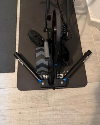Wahoo KICKR - Smart Bike Trainer - WFREFKIC18 + WH
