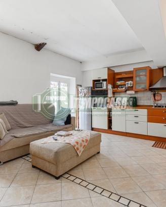 2 LOCALI CON STUDIO, SENZA SPESE DI CONDOMINIO