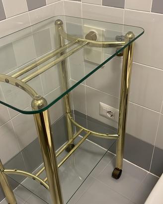 Carrello/mobile con ruote