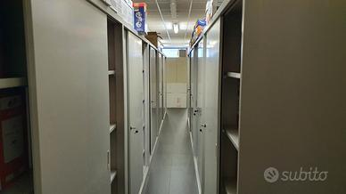 Armadi metallici alti con ante scorrevoli