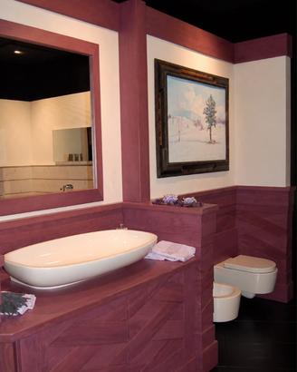 Boiserie in legno amaranto