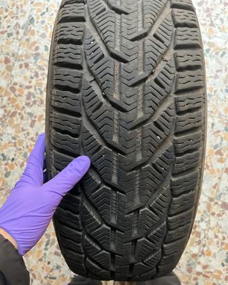 Pneumatici 215 60 R16