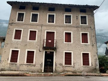 Casa centro storico in frazione