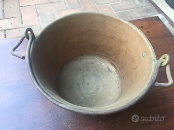 Paiolo in rame con manico in ferro battuto