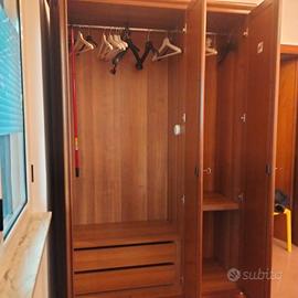 Armadio legno massello con cassettiera interna