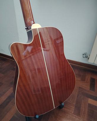 Chitarra 12 corde amplificata € 65,00