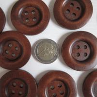 10 Bottoni in legno. Misura 4cm.