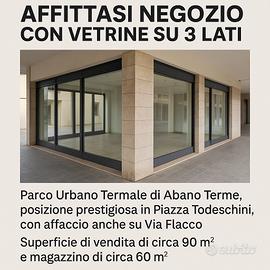 Negozio con vetrine su 3 lati - Abano Terme