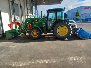 Trattore John Deere 5515 con accessori