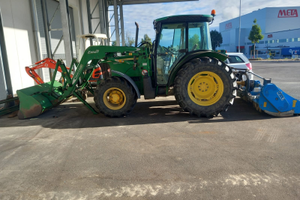 Trattore John Deere 5515 con accessori