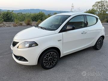 Lancia Ypsilon 1.0 Hybrid
