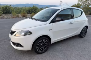 Lancia Ypsilon 1.0 Hybrid