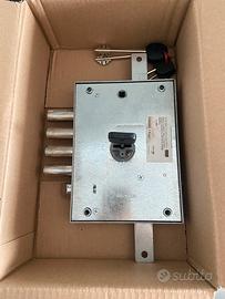 Serratura per porta blindata