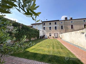 CASA INDIPENDENTE A ACQUANEGRA SUL CHIESE