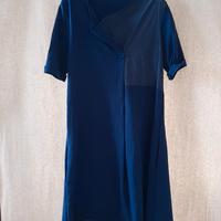Vestito blu con bottone
