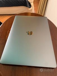 MacBook Pro 15”  i7 Touch Bar e Touch ID