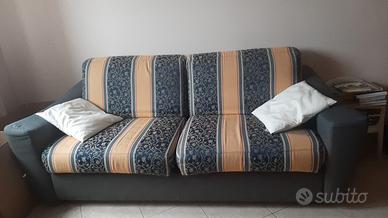 Divano letto ad una piazza con puff