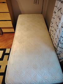 materasso e letto con toghe singolo 