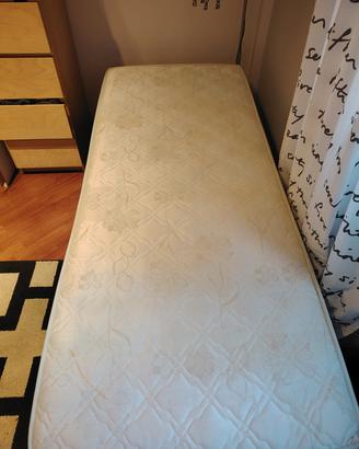 materasso e letto con toghe singolo 