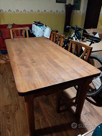 Tavolo in noce massiccio + 7 sedie  impigliate