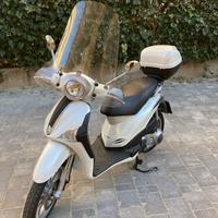 Liberty 125 bianco – 12.500 km – Accessori inclusi