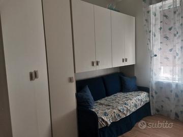 Cameretta colore pino chiaro e bianco latte