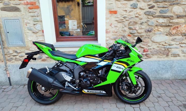 Kawasaki Ninja ZX-6R 636 Modello 2025 solo 2463 km