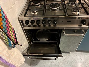 Cucina a gas 5 fuochi con forno